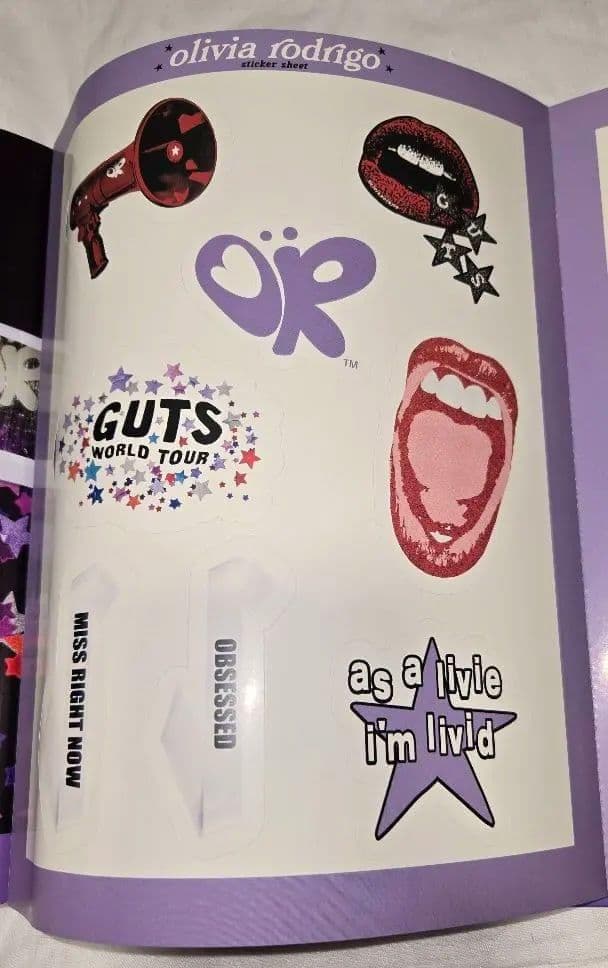アート・デザイン・音楽 OLIVIA RODRIGO GUTS WORLD TOUR BOOK
