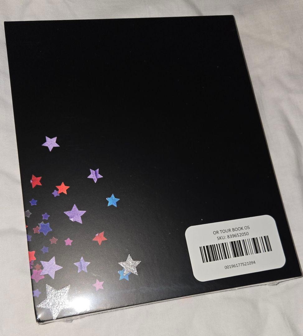 アート・デザイン・音楽 OLIVIA RODRIGO GUTS WORLD TOUR BOOK