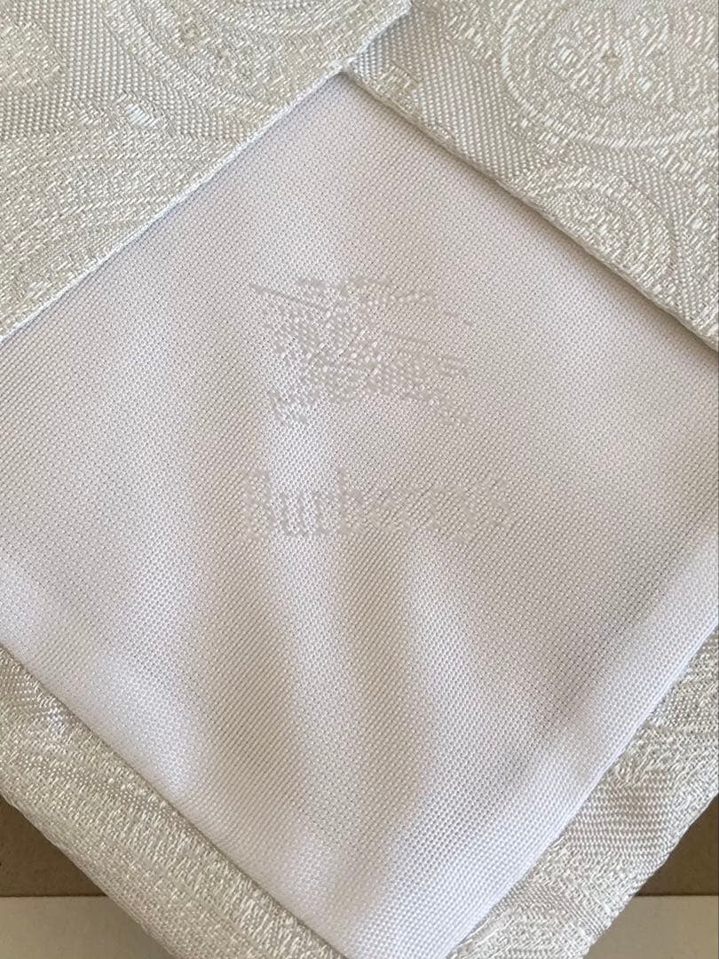 Burberryバーバリー ネクタイ ホワイト 箱入りタグ付き