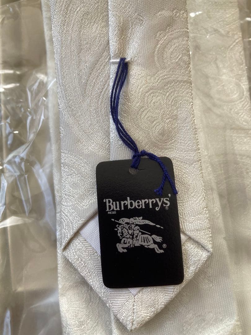 Burberryバーバリー ネクタイ ホワイト 箱入りタグ付き