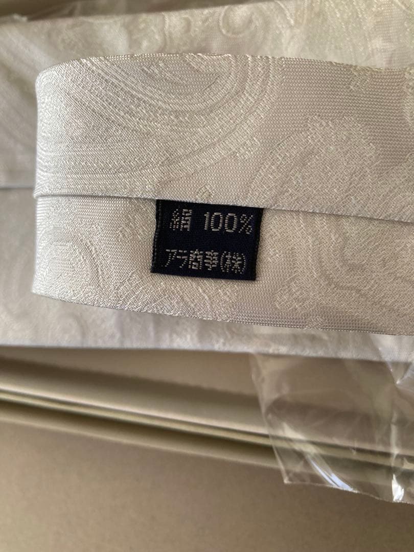 Burberryバーバリー ネクタイ ホワイト 箱入りタグ付き