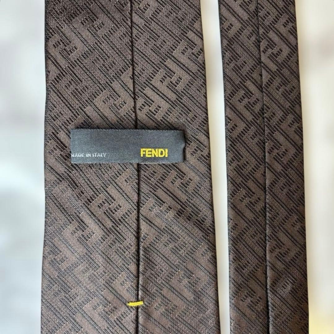 【極美品✨】FENDI ネクタイ　ブラウン　ズッカ　FF 茶　刺繍