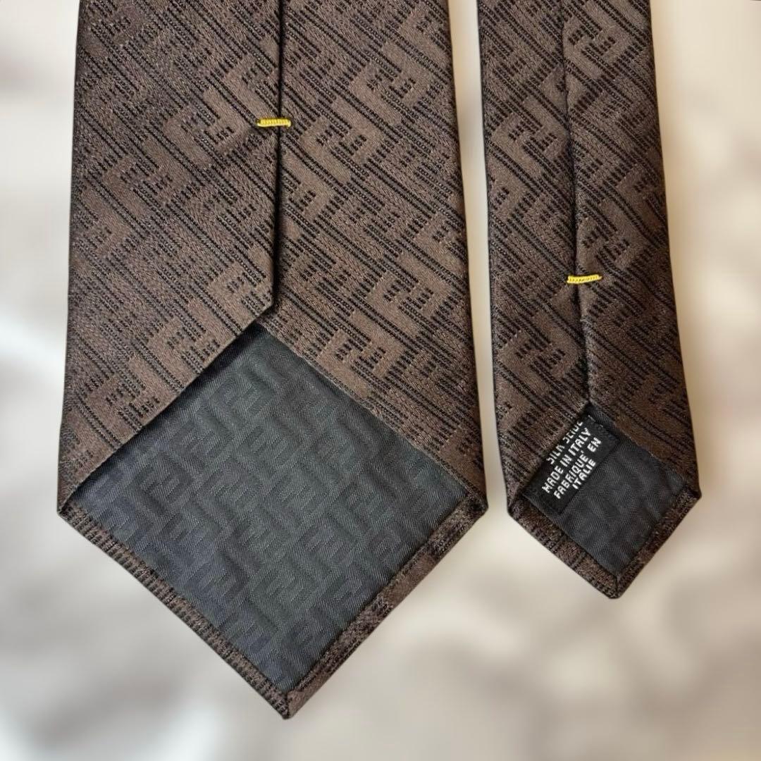 【極美品✨】FENDI ネクタイ　ブラウン　ズッカ　FF 茶　刺繍