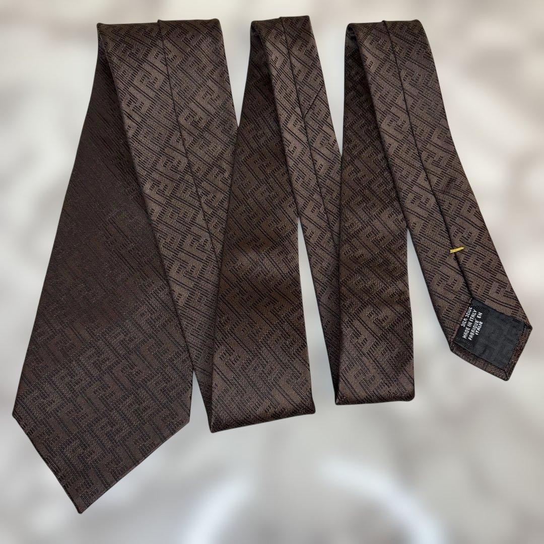 【極美品✨】FENDI ネクタイ　ブラウン　ズッカ　FF 茶　刺繍