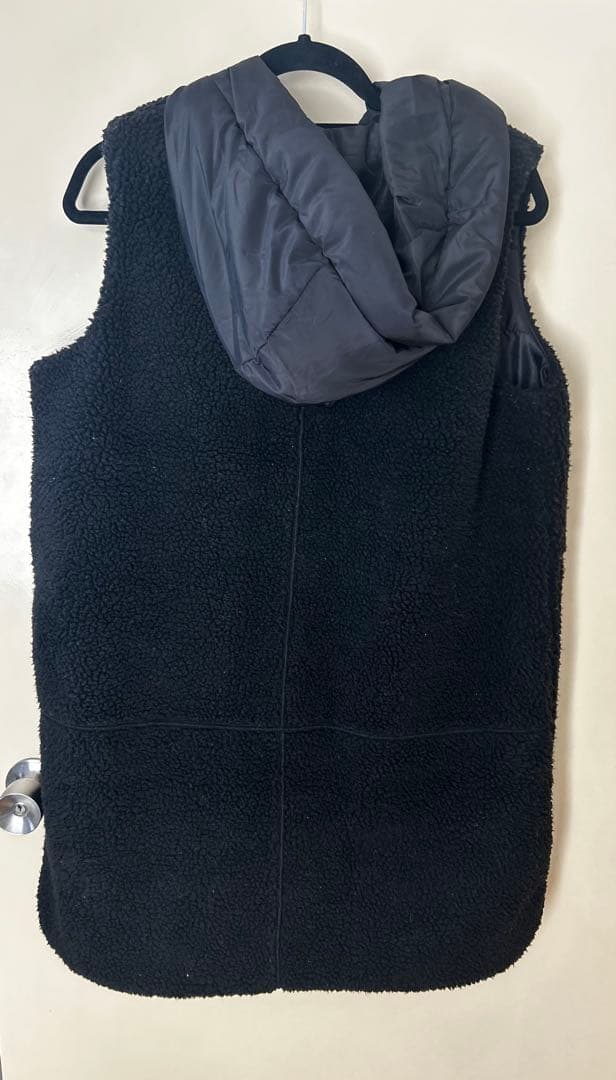 新品★定価21,000円　LASUD フード付きボアベスト 9号 黒