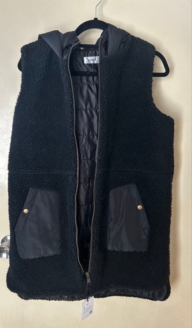 新品★定価21,000円　LASUD フード付きボアベスト 9号 黒