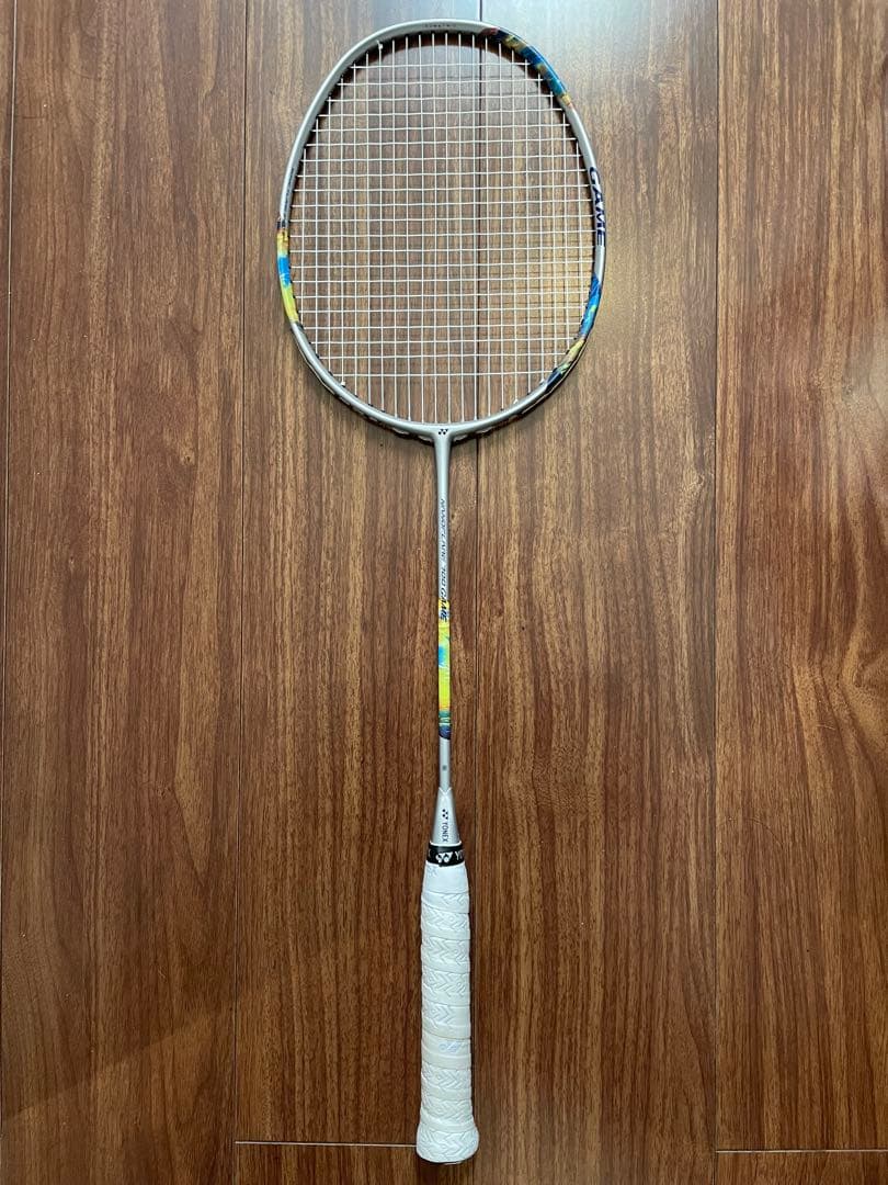 ナノフレア700 GAME バドミントンラケット 4UG5 専用ケース付き
