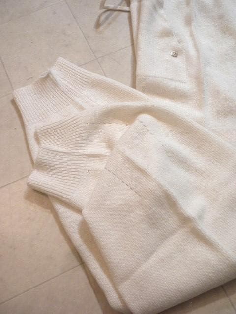 KABEリナシメント◆カシミヤ混ウール！お洒落なオフ白ニットジョガーパンツ