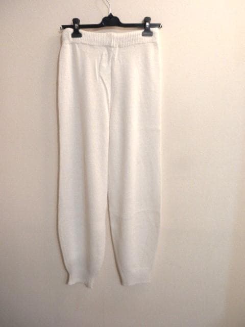 KABEリナシメント◆カシミヤ混ウール！お洒落なオフ白ニットジョガーパンツ