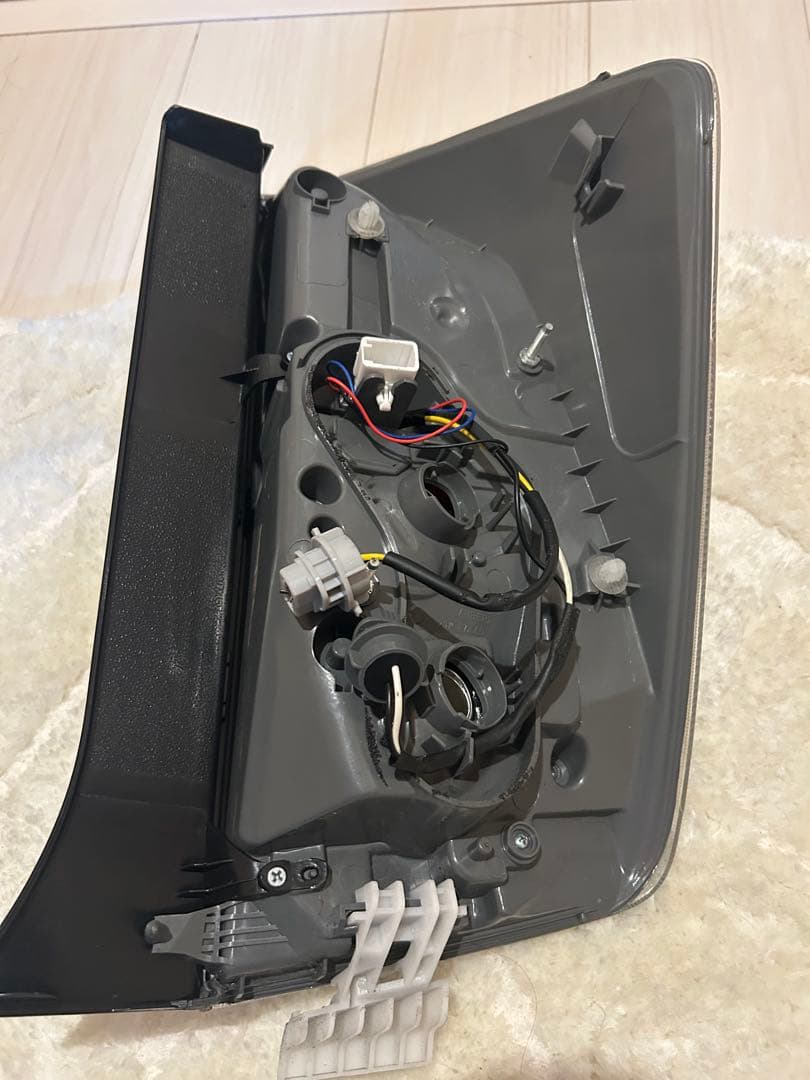 プリウス30系　前期後期　テールランプ　usルック　G's風　ブレーキ全灯化