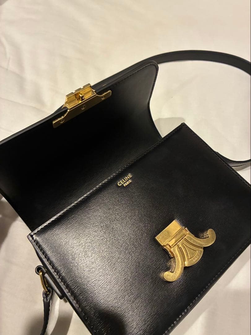 CELINE ティーントリオンフ ブラックレザーショルダーバッグ