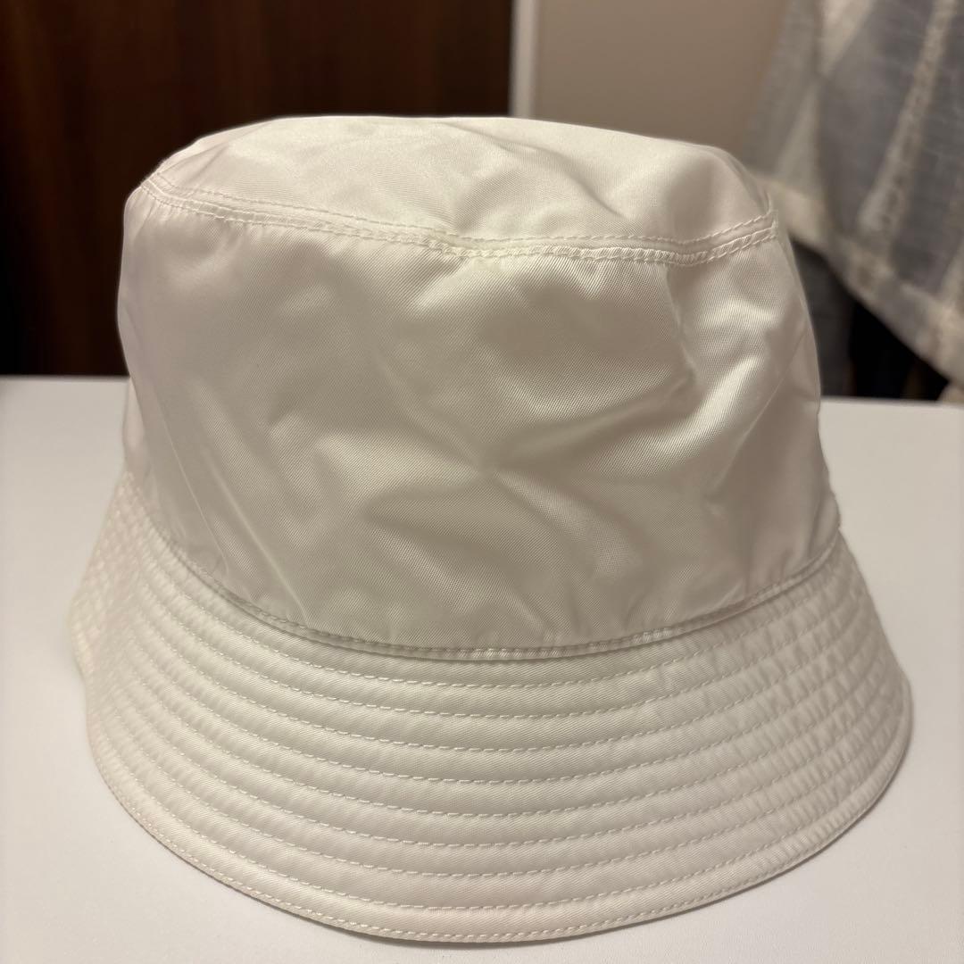 プラダ　バケットハット　ホワイト