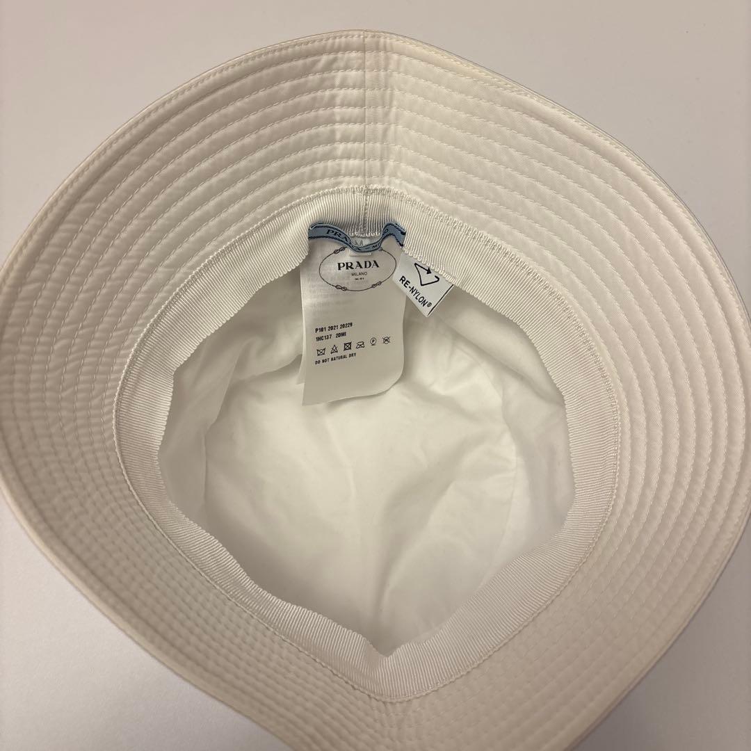プラダ　バケットハット　ホワイト