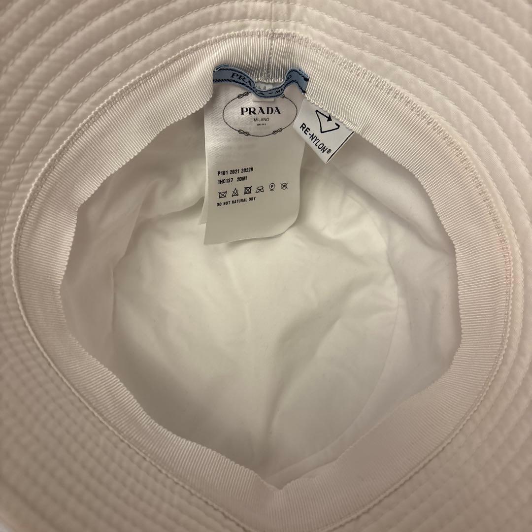 プラダ　バケットハット　ホワイト