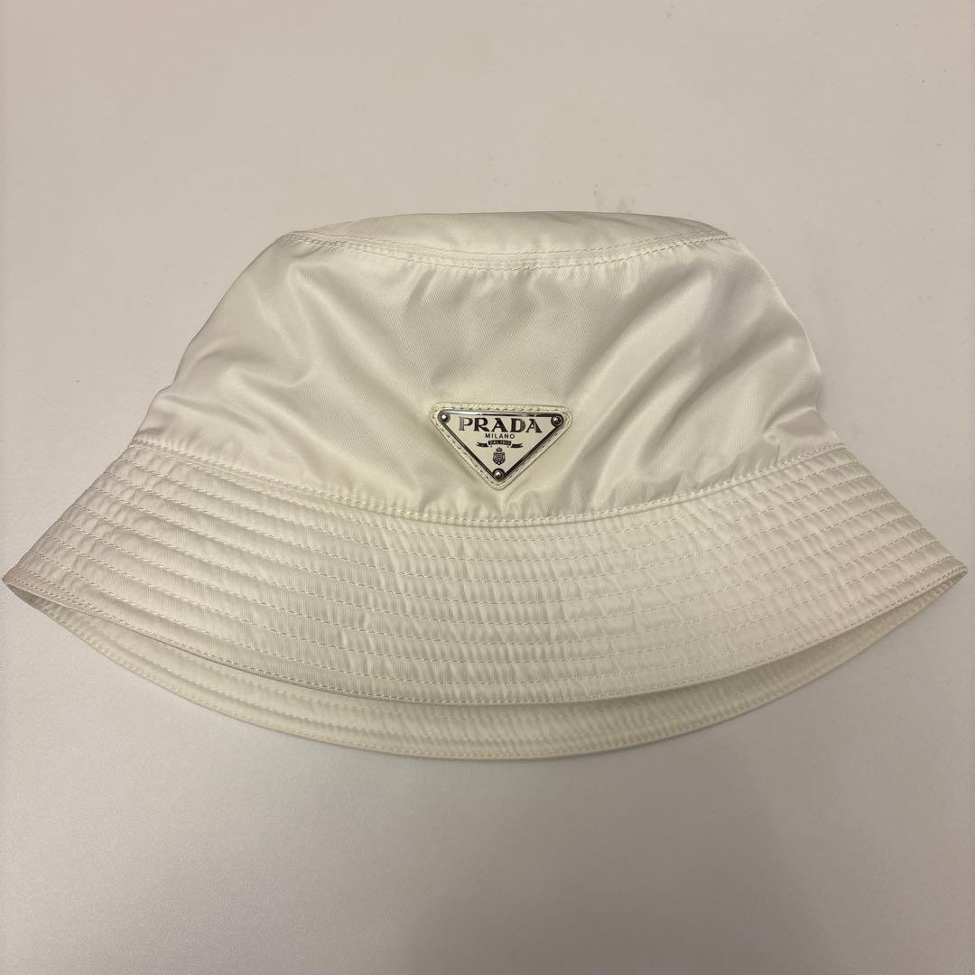 プラダ　バケットハット　ホワイト