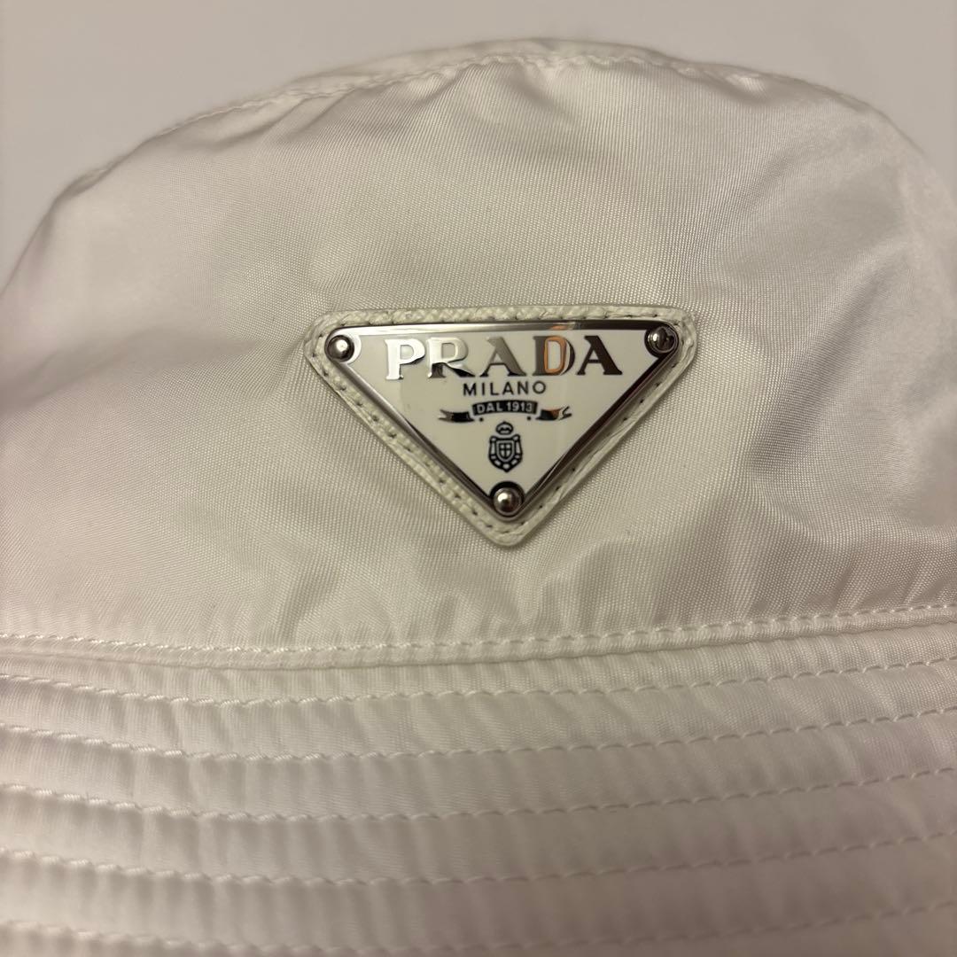 プラダ　バケットハット　ホワイト