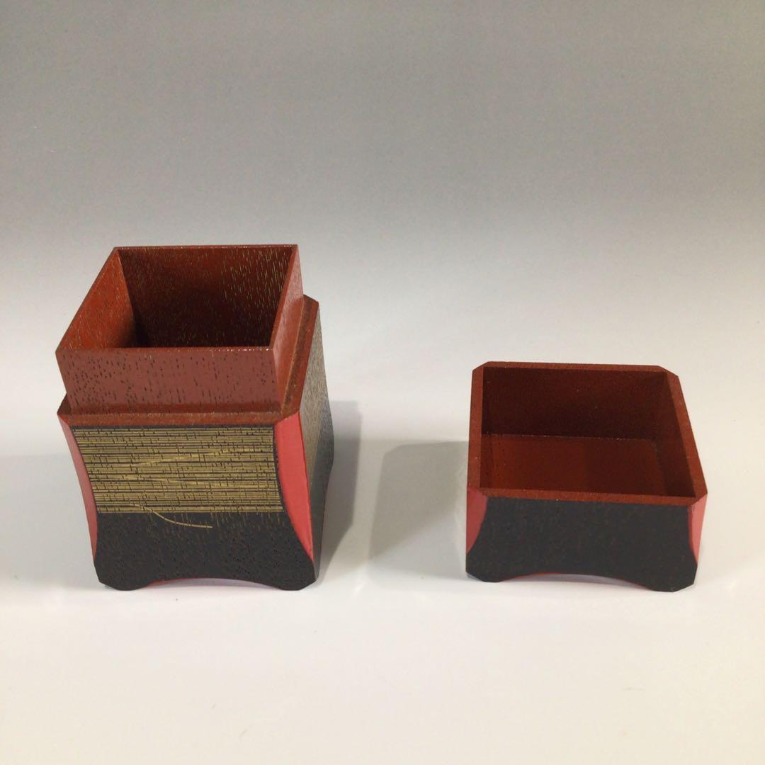 Ｐ５３９　茶器　『新谷宗久作』『黒搔合塗』『爪紅』『四方糸巻茶器』　共箱　茶道具