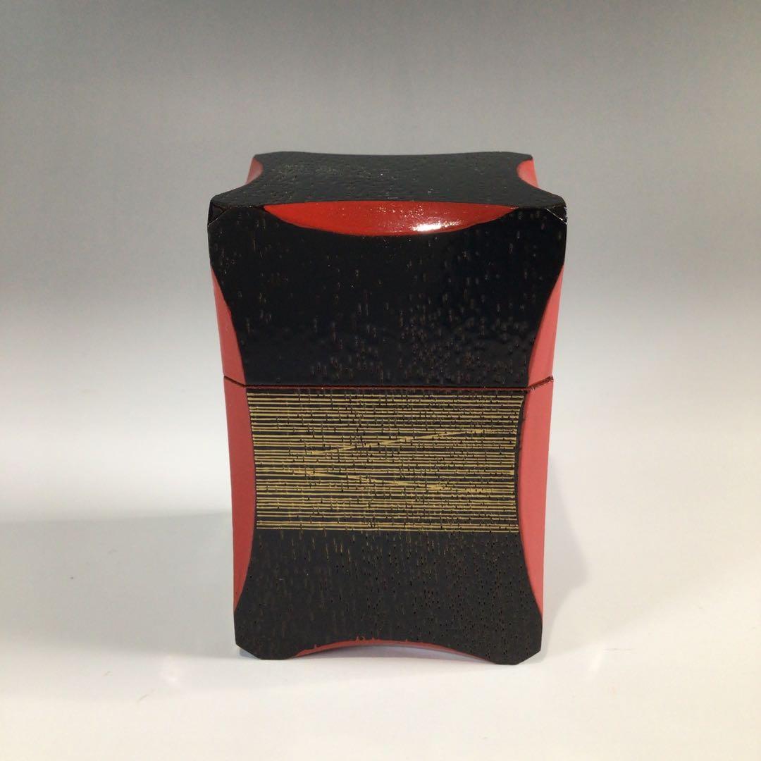 Ｐ５３９　茶器　『新谷宗久作』『黒搔合塗』『爪紅』『四方糸巻茶器』　共箱　茶道具