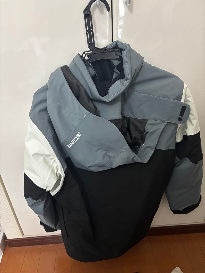 スキー DESCENTE S.I.O INSULATION JACKET