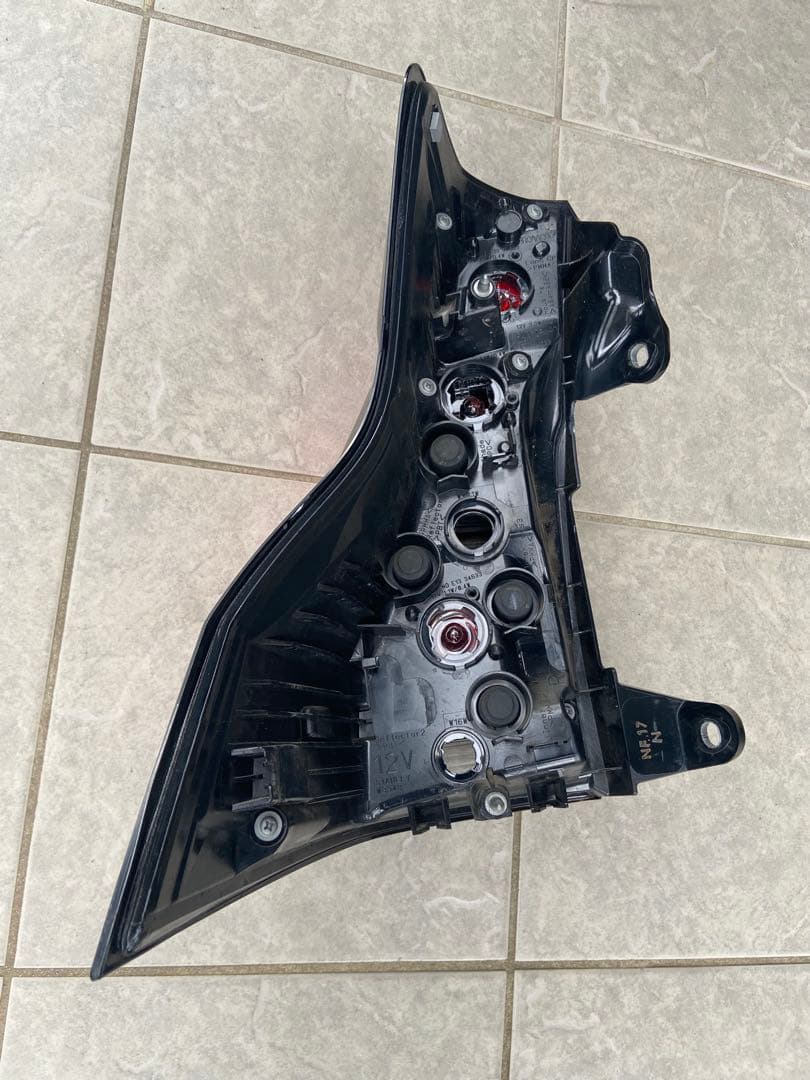 ランドクルーザープラド　150後期　テールランプ 右