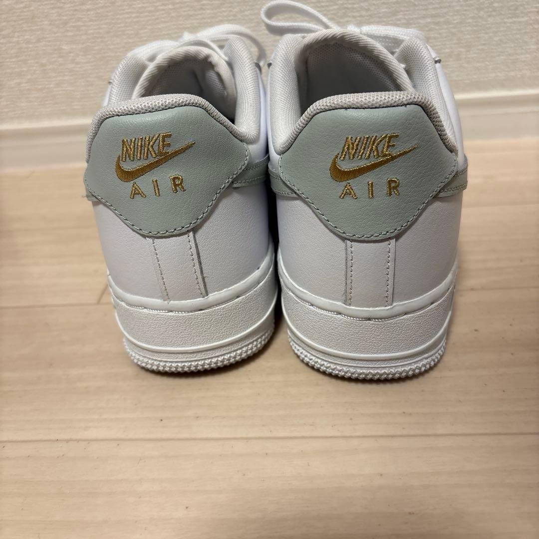 ナイキ　NIKE エアフォース1 '07 ESS low シルバー