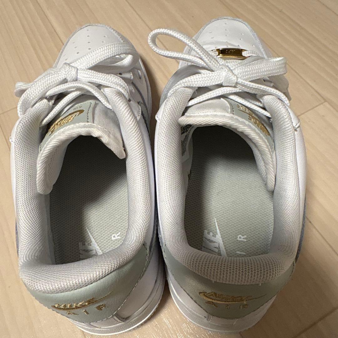 ナイキ　NIKE エアフォース1 '07 ESS low シルバー