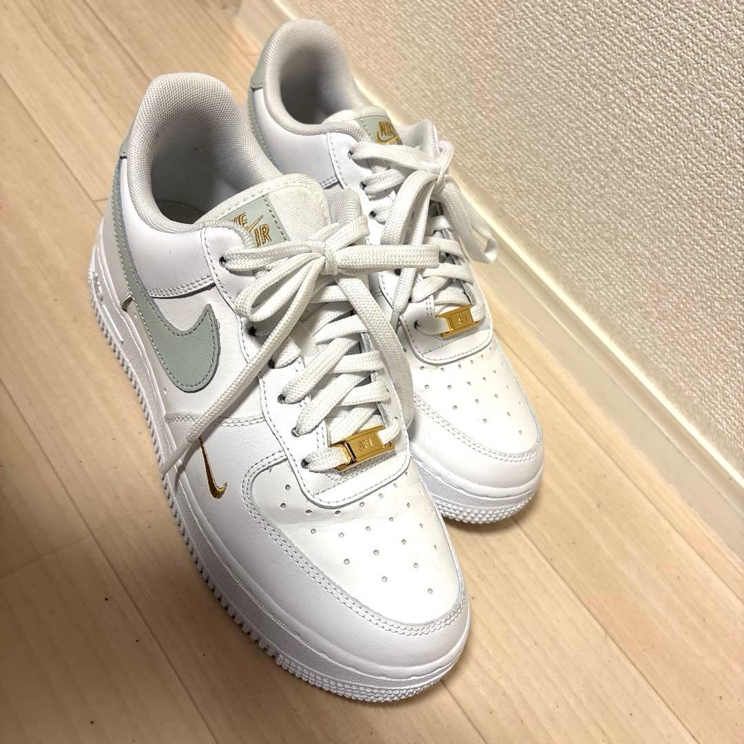 ナイキ　NIKE エアフォース1 '07 ESS low シルバー
