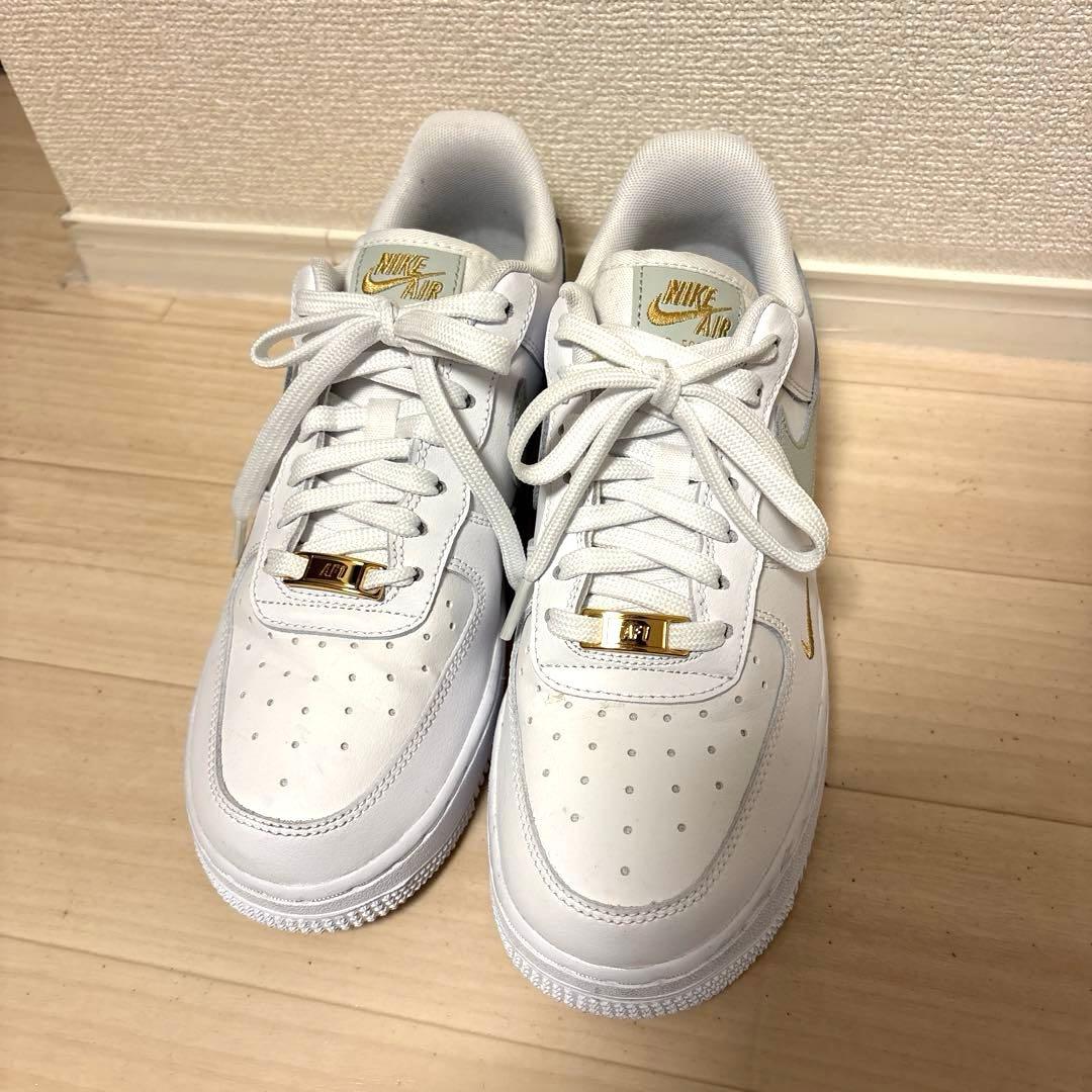 ナイキ　NIKE エアフォース1 '07 ESS low シルバー