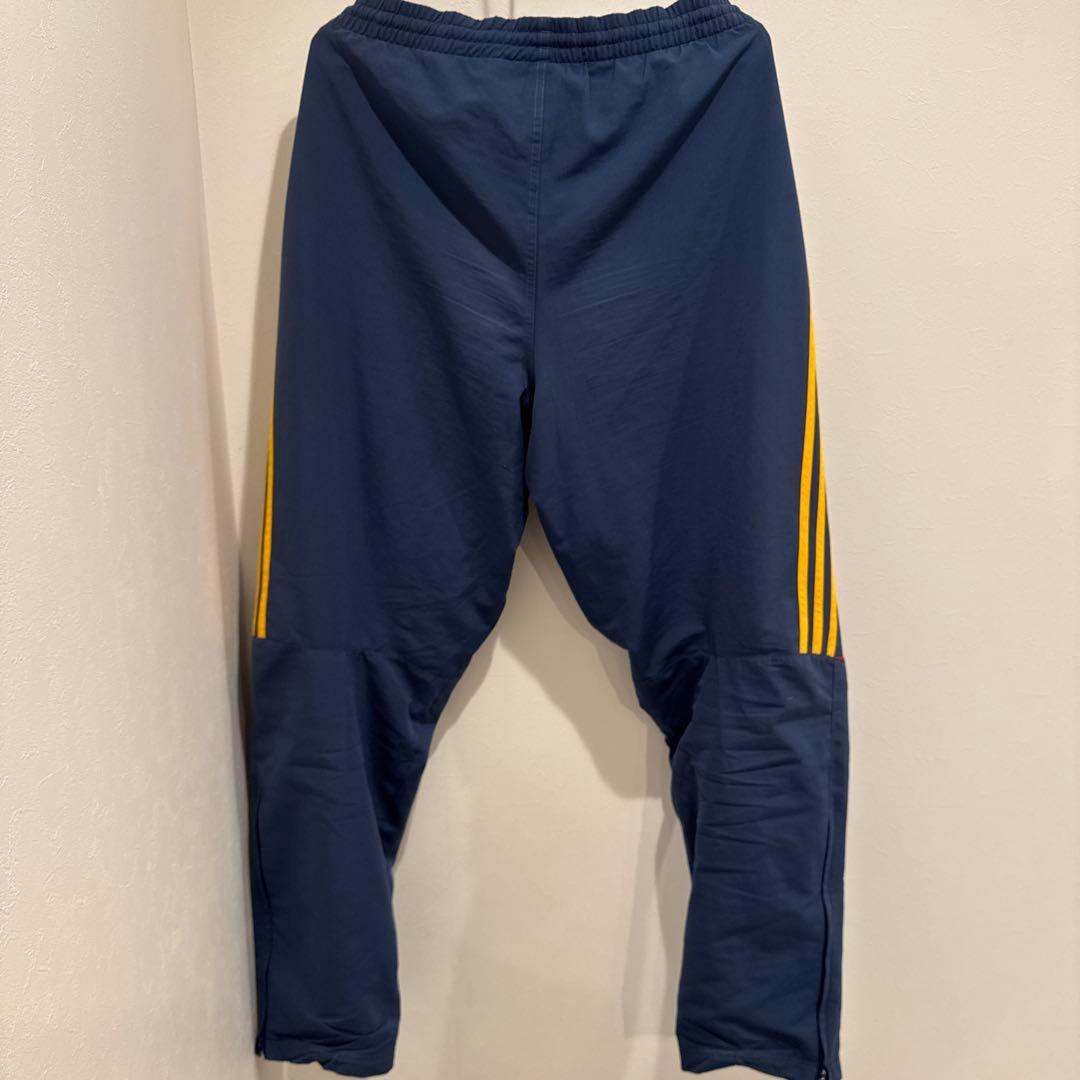 サッカー　スペイン代表　ジャージ　セットアップ