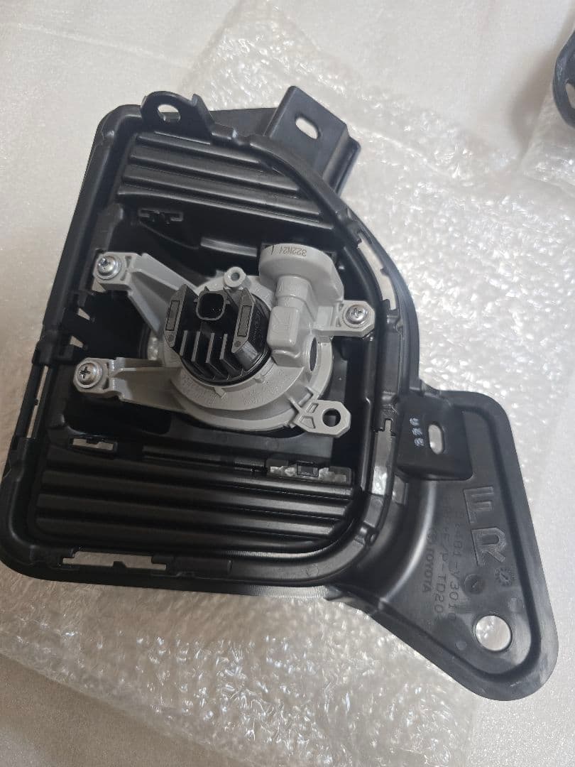 トヨタ フォグランプ 2個セット ハイエース 200系