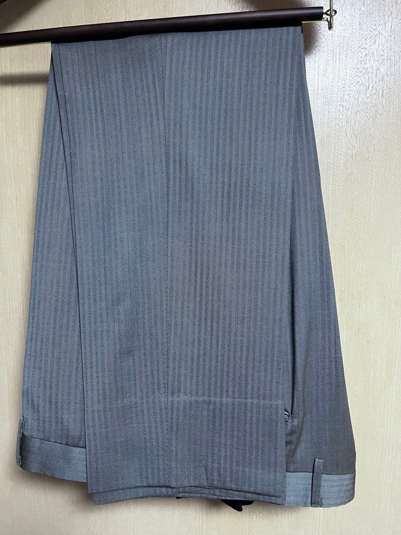 Brilla per il gusto スーツ　シャドーストライプ　ベージュ