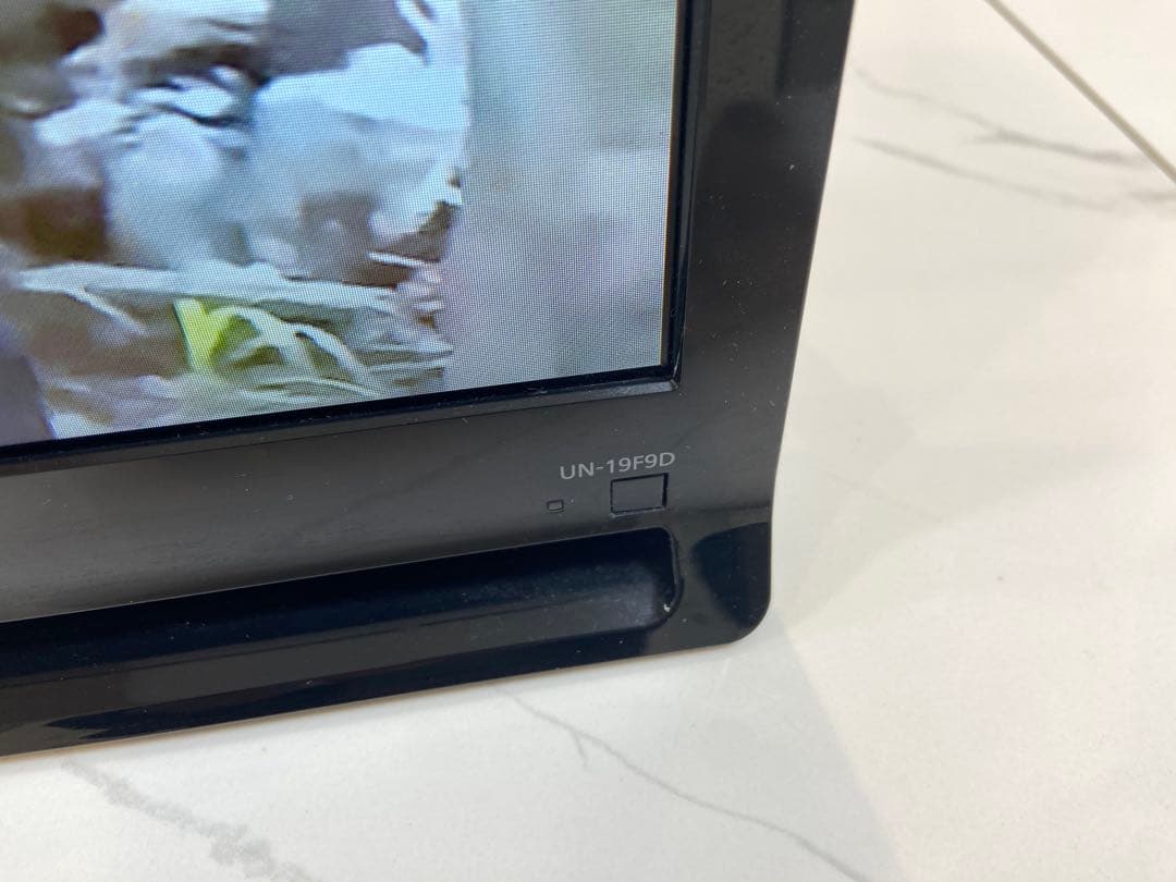 パナソニック 19V型 ポータブルテレビ UN-19F9