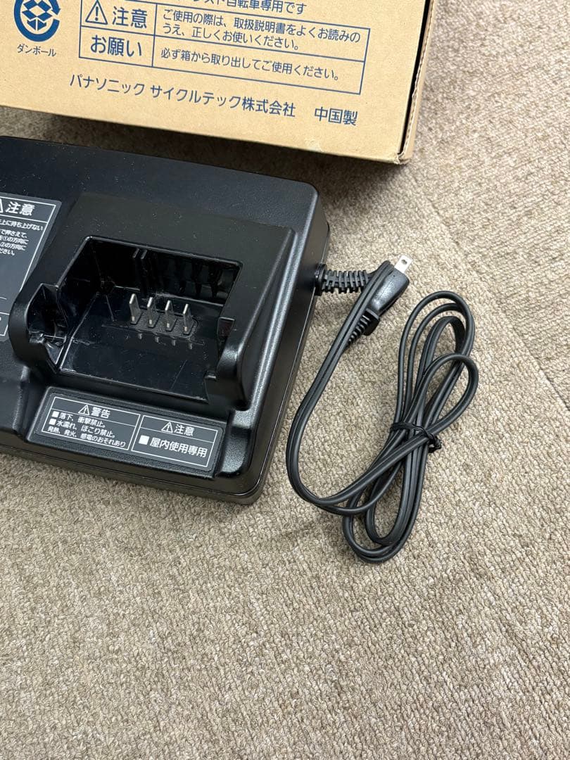 極美品 Panasonic パナソニック 電動自転車用 充電器 NKJ069Z1