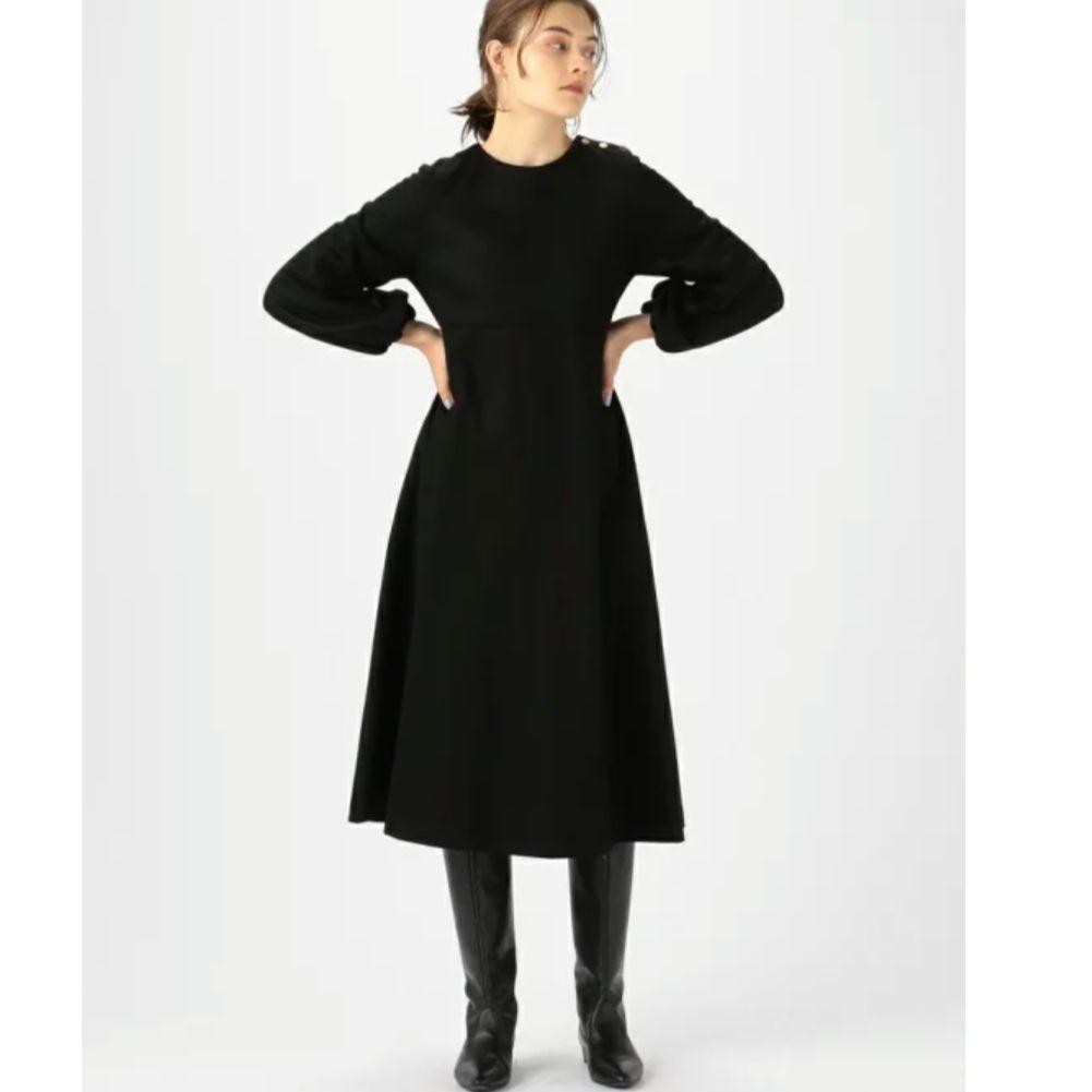 トゥモローランド　シルキーダブルフェイス クルーネックフレアワンピース　黒