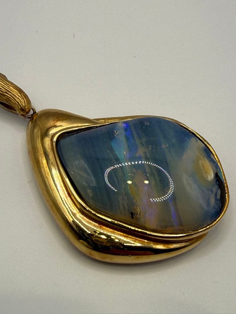 一点物　K18 大粒オパール ペンダントトップ　岩石付き