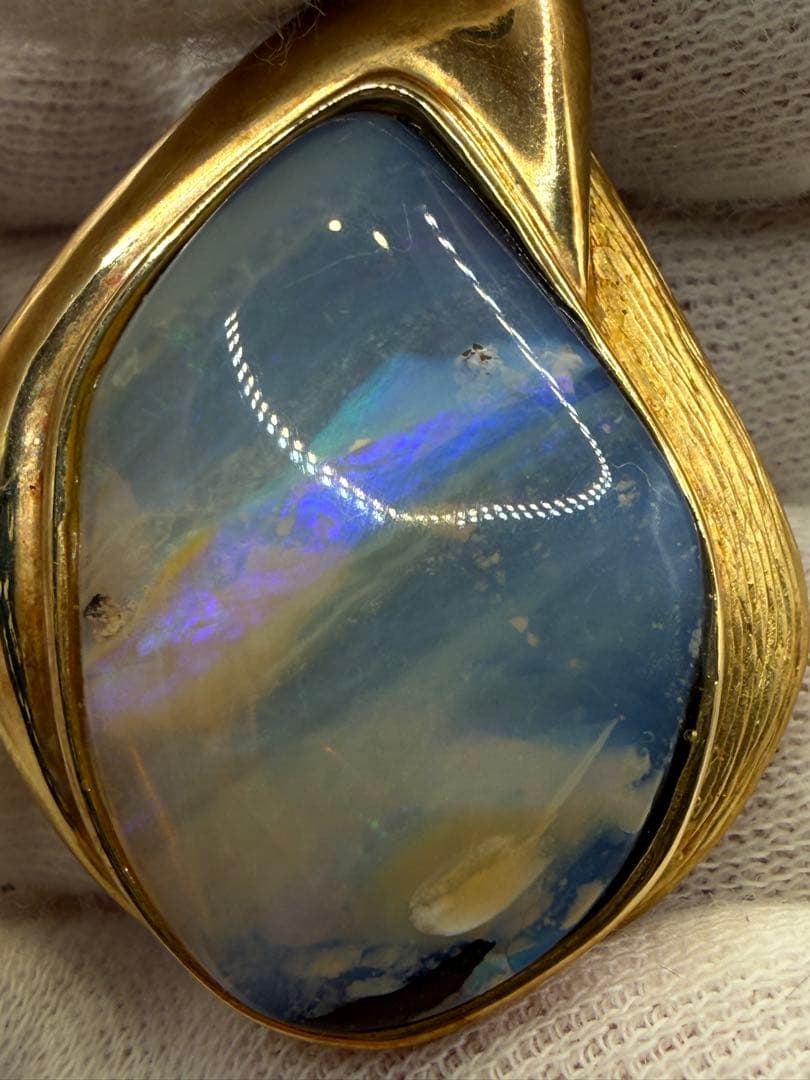 一点物　K18 大粒オパール ペンダントトップ　岩石付き