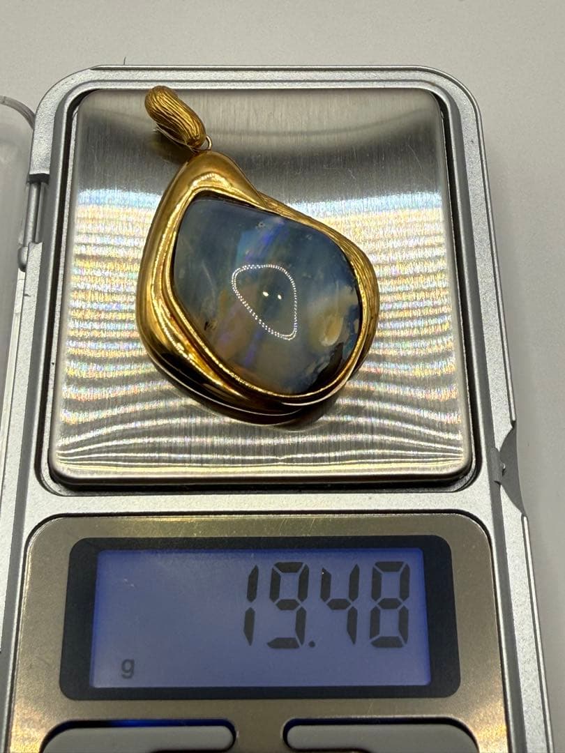 一点物　K18 大粒オパール ペンダントトップ　岩石付き