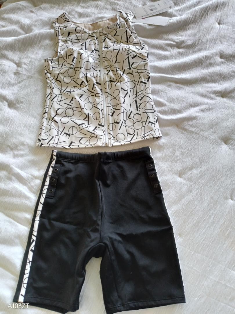 新品未使用品ワコールスイムウェア　サイズ１１ｌセパレート