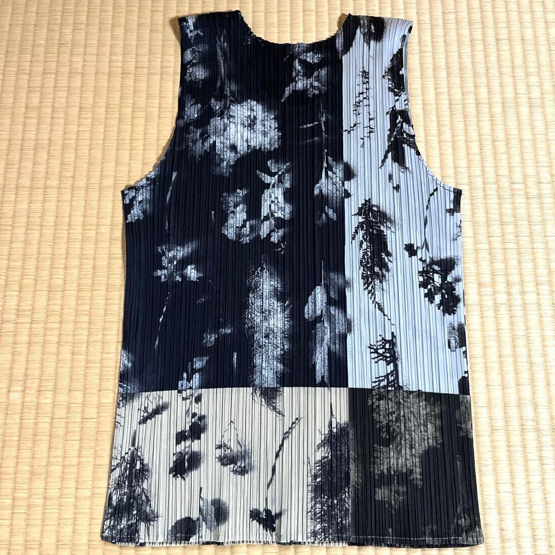 PLEATS PLEASEタンクトップ