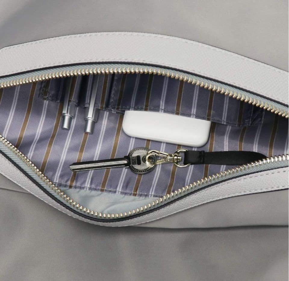 [エースジーン] ビジネスリュック 15.6インチPC収納可 B4対応