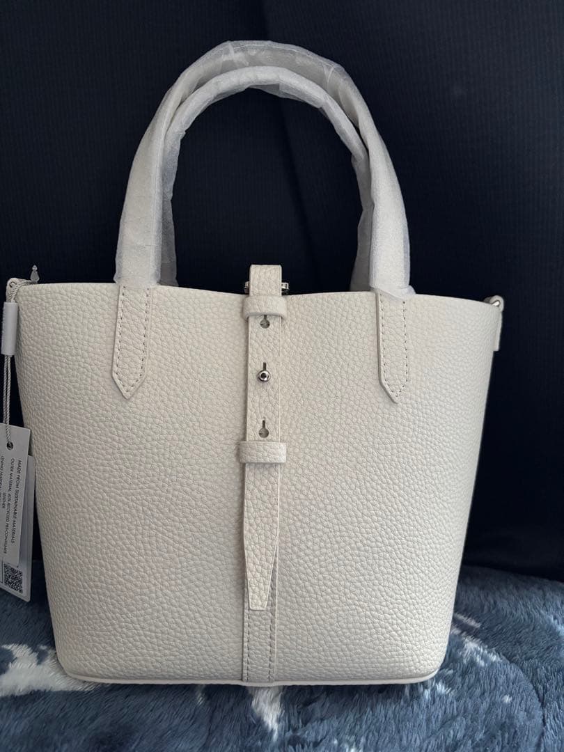 CHARLES & KEITH Beryl ベリル リサイクルレザーバケツバッグ