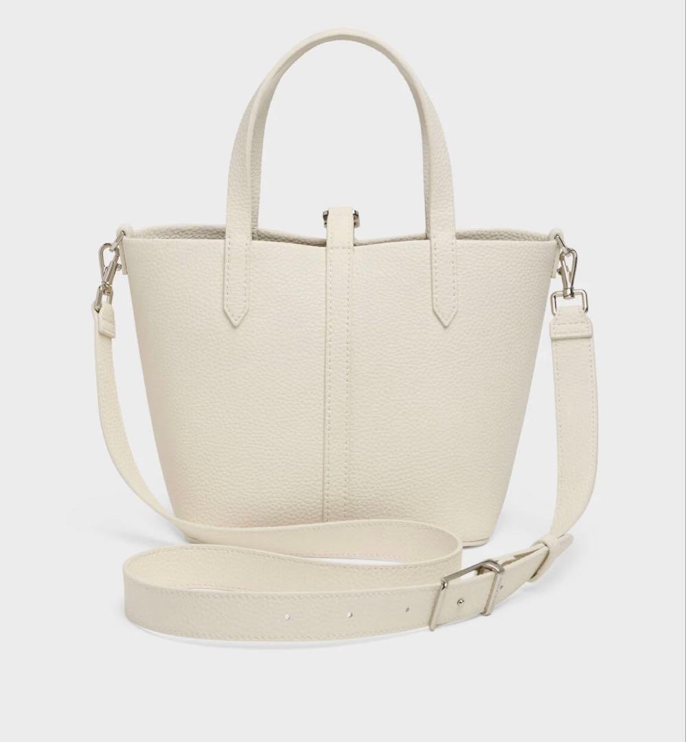 CHARLES & KEITH Beryl ベリル リサイクルレザーバケツバッグ