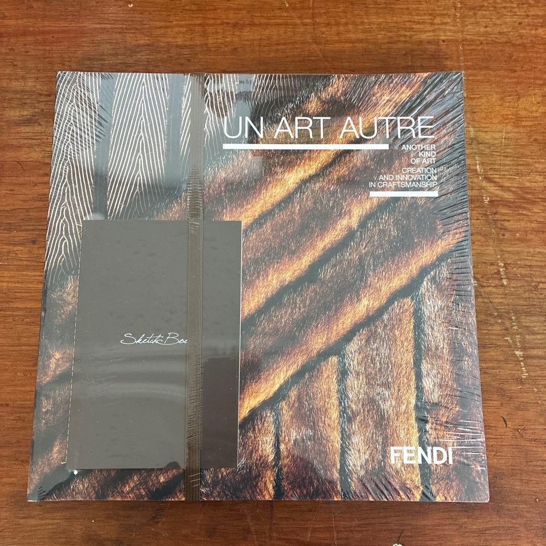 UN ART AUTRE FENDI フェンディ カタログ ハイブランド