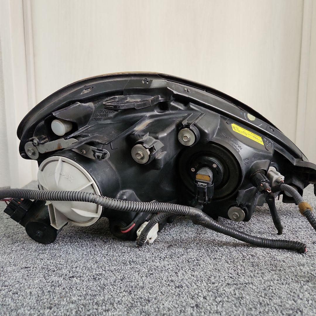 トヨタブレビス　JCG 11 ヘッドライト左側