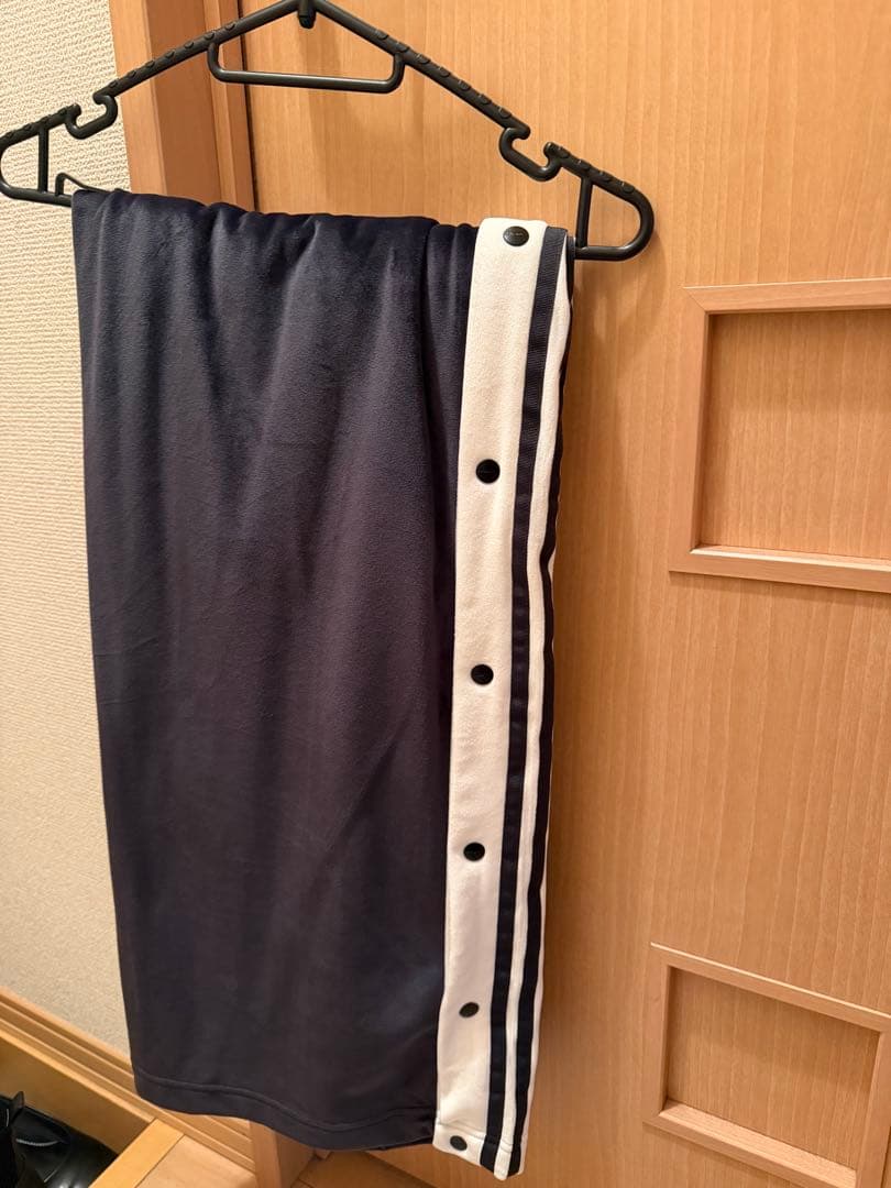 るう adidas W ADIBREAK VELOUR TT L