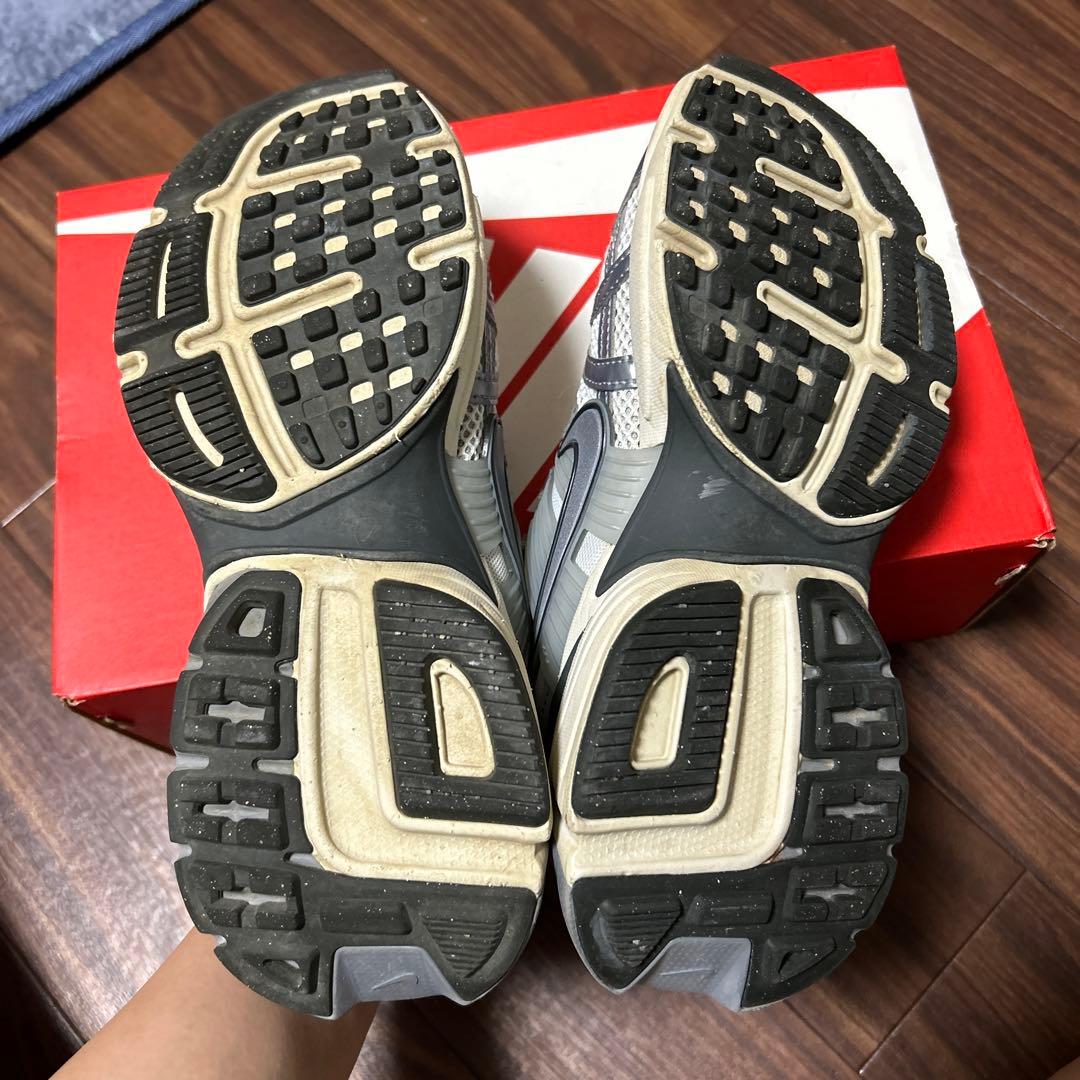 売り切りNIKE V2K RUN ナイキ ウィメンズ　23.5