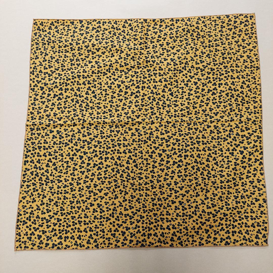 HERMÈS　ヒョウ柄ランチョンマットとナフキンのセット