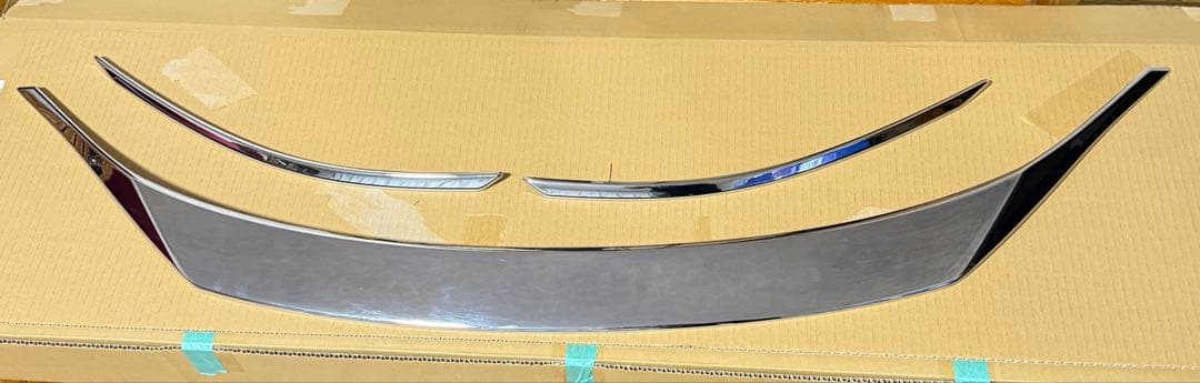 トヨタ 80ハリアーフードガーニッシュ モデリスタ