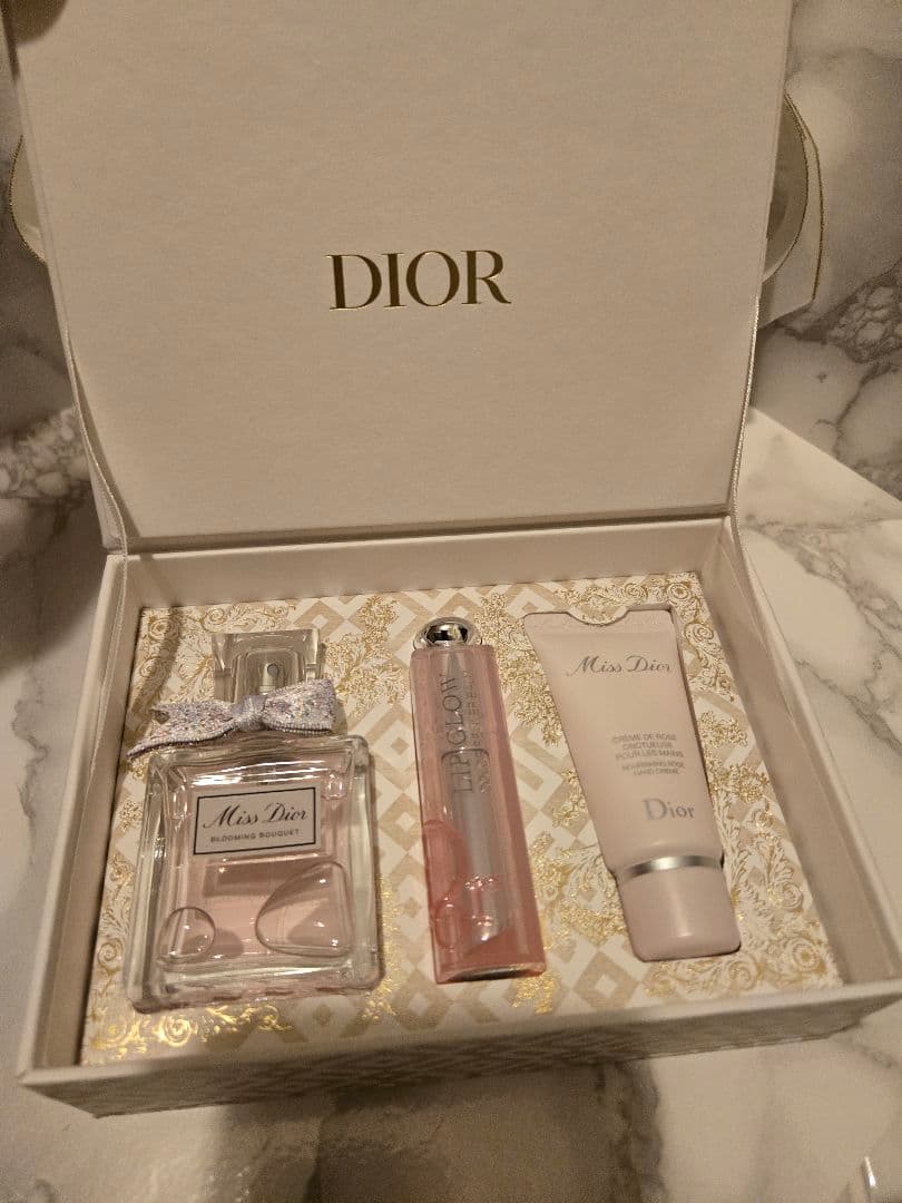 ミス ディオール コフレ (限定品) フレグランス＆リップ&ハンドケアのセット