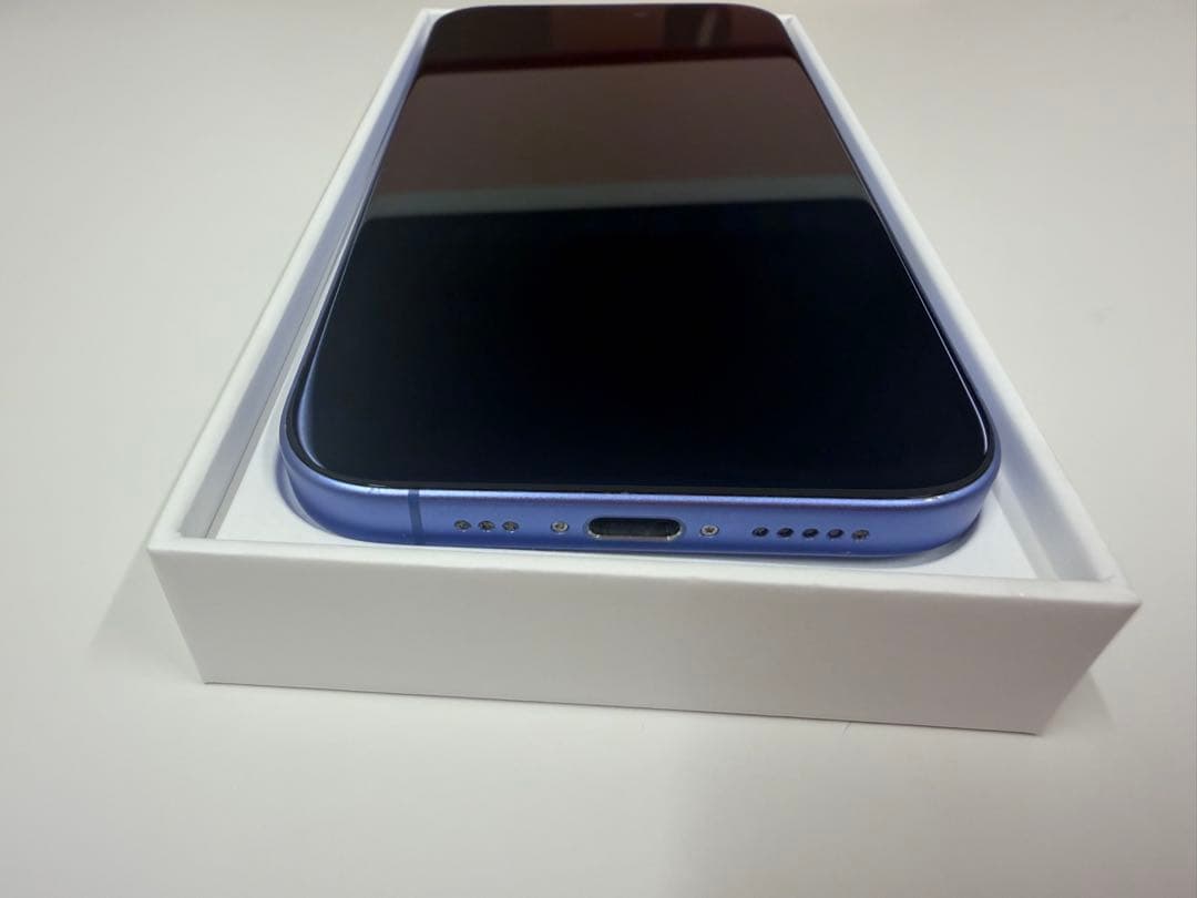 Apple iPhone 16 本体 (ケース2枚プレゼント付き)